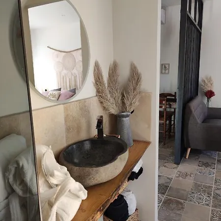 Magnifique De Gamme Avec Jacuzzi L'attrape Reve ヴィラ