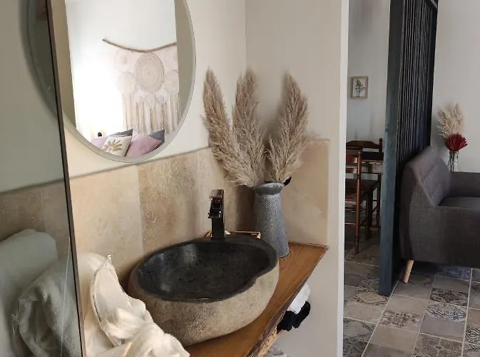 Magnifique Petite Avec Jacuzzi L'attrape Rêve Villa